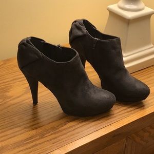 Impo Gray Suede Ankle Boots - Size 7.5